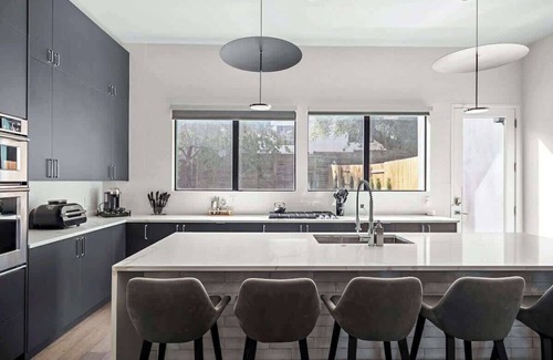 Galindo House | Triangles - Modern Luxury 5BR Villa, Downtown, Pool, Hot Tub, Sauna, Concierge