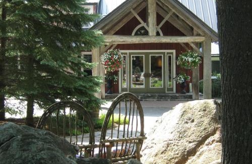 Port Sydney Cabin | Trillium Resort & Spa