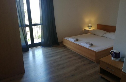 Loviste House | Trim Rooms and Apartments