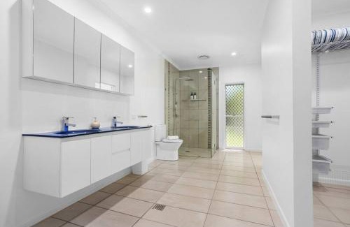 Trinity Beach House | Trinity Beach Stunner - Tropical Entertainer