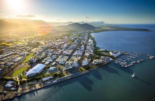 Trinity Beach House | Trinity Beach Stunner - Tropical Entertainer