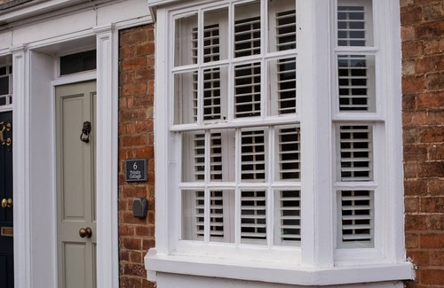 Stratford-upon-Avon Cottage | Trinity Cottage, Stratford-upon-Avon - sleeps 5 guests in 3 bedrooms