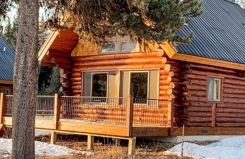Polebridge Cabin | Trio of rustic cabins on 21 acres near Glacier National Park