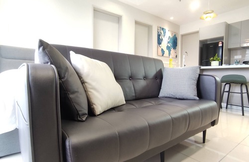 Kuala Lumpur Condo | TRION The 108 Family Suite Pool & City view