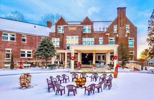 Manchester House | TripAdvisor #1! Magnificent Inn sleeps 32 up to 100! Reunions, Weddings Catering