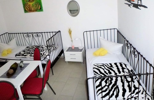 Mitte Apartment | Triple room-Superior-Shared Bathroom-Zi 13