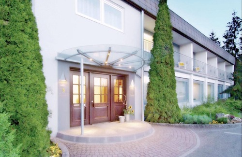 Bodelshausen Apartment | Triple room with sofa bed, bath/shower and WC
