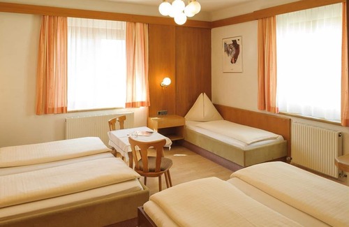 Innsbruck Hotel | Triple room with shower, WC - Hotel Tautermann