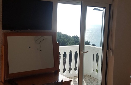 Ulcinj House | Triple studio apartment with sea view private balcony, kitchenette.