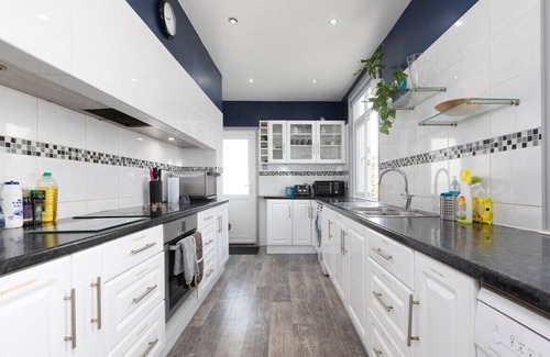 St. Helier Apartment | Triple Suite - Eden Beach Suite