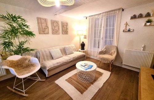 Sedan Apartment | Triplex bohème près du Château à Sedan, idéal 2 couples