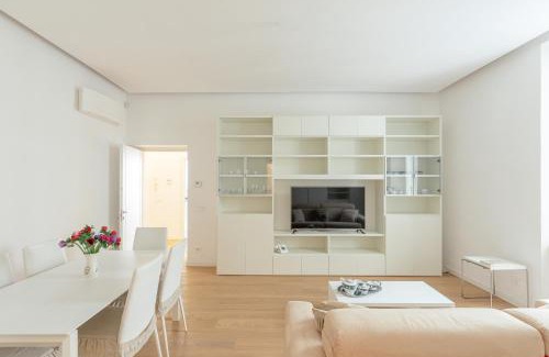 Rione II Trevi Apartment | Tritone Minimal