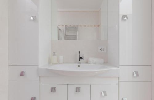 Rione II Trevi Apartment | Tritone Minimal
