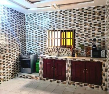 Porto-Novo Apartment | trois chambres et salon avec balcon à Porto Novo