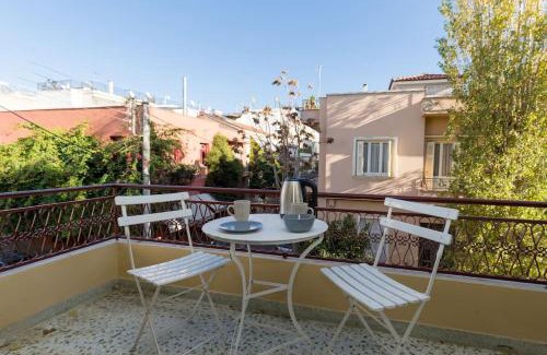 Petralona Apartment | Troon of Athens House