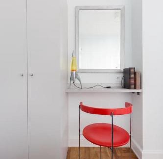 Petralona Apartment | Troon of Athens House
