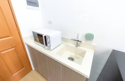 Lapu-Lapu Condo | Tropical 2BR with pool Pets OK and Walk to near famous beach spot in mactan