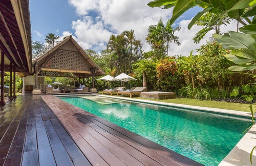 Batubelig Villa | Tropical 3 bedrooms villa, 650m from beach, 1200m2 garden