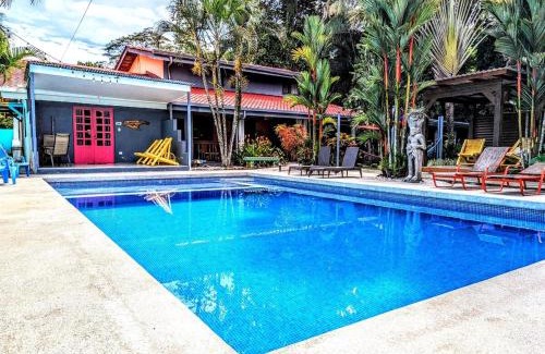 Barrio Las Parcelas Apartment | Tropical Cabina Pool & AC Cozy Bright Refreshing