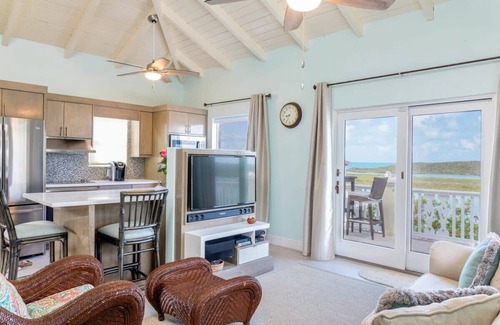Ocean Point Ski Chalet | Tropical Chalk Sound Cottage with Pool and Kayak!