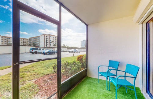 Cocoa Beach Condo | Tropical condo with pool, central AC and private beach access