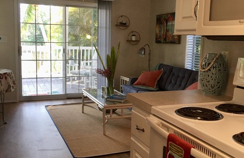 East Naples Cottage | Tropical Cottage with a Million Dollar View- No storm damage from hurricanes