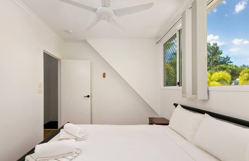 Trinity Beach House | Tropical Cove at Trinity Beach with Lagoon Pool