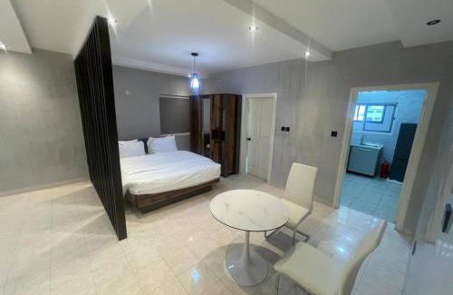 Osu Apartment | Tropical Enclave Apartment Osu