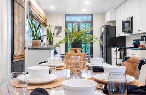 Inverness House | Tropical Lake Getaway - A Peaceful, Secluded 2-bedroom retreat