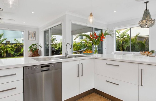 Kingscliff House | Tropical Oasis by the ocean - family fun