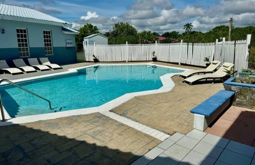 Ladyville House | Tropical Oasis w/Pool- sleeps 12!