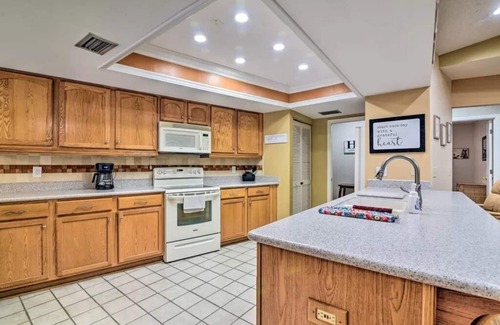 Temple Terrace House | Tropical Oasis with Lanai, Pool and Dock. Sleeps 12 guests