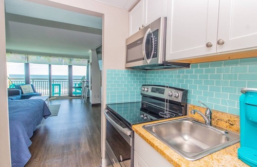 Myrtle Beach Condo | Tropical Oceanfront King Suite-Caravelle Resort 420