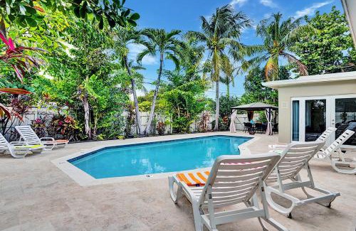 Hollywood Lakes House | Tropical Palm Oasis Heated Pool near Beach