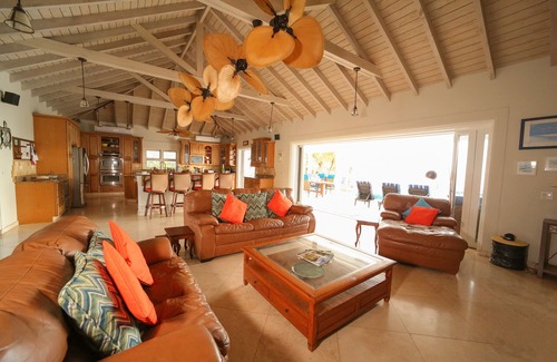 Jolly Harbour Villa | Tropical Paradise Villa with direct beach accesses in Jolly Harbour, Antigua