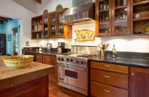 Tamarindo House | TROPICAL PARADISE, DIRECTLY ACROSS FROM THE BEACH IN CENTER OF TAMARINDO