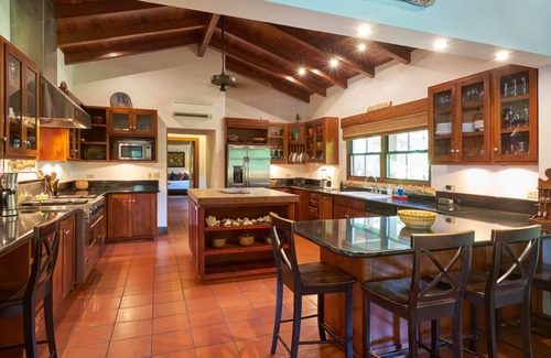 Tamarindo House | TROPICAL PARADISE, DIRECTLY ACROSS FROM THE BEACH IN CENTER OF TAMARINDO