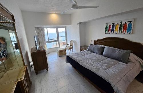 Costera Acapulco Villa | Tropical Paradise Getaway in Acapulco with Private Infinity Pool