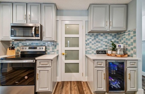 Tarpon Springs House | Tropical Pool Retreat in Tarpon Springs