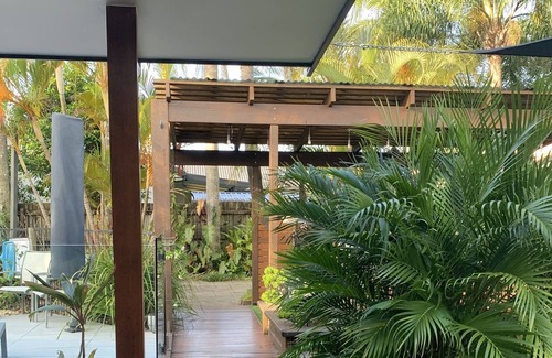 Mooloolaba House | Tropical retreat 3 minutes from main beaches