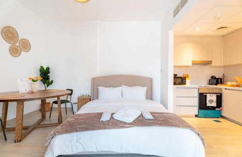 Abu Dhabi Apartment | Tropical Studio withCity View 5minstoAirport 226 B1