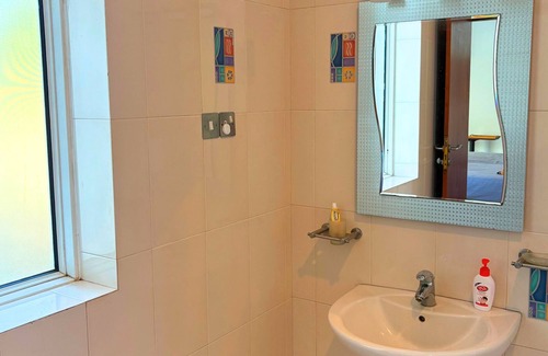 Negombo House | Tropical Terrace - A Charming 2-bedroom house in Negombo
