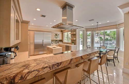 Bermuda Riviera House | TROPICAL WATERFRONT MANSION STEP TO THE BEACH
