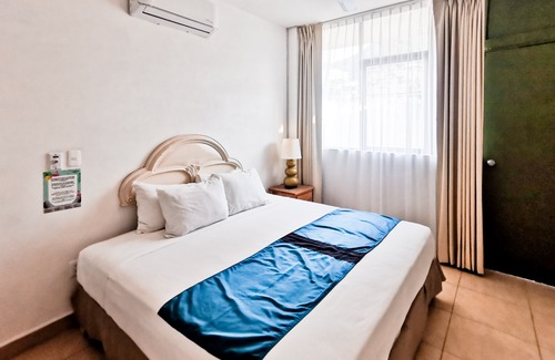 Emiliano Zapata Hotel | Tropicus 16 Romantic Zone Suite Room with Balcony