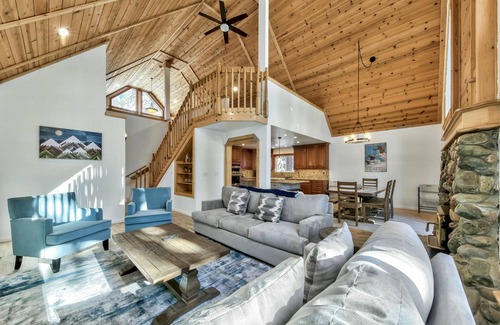 Truckee Cabin | Trout Creek Cabin: Game Room with Pool Table, Walk to Pools and Hot Tub
