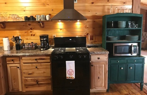Bennett Springs Cabin | Trout fishing enthusiasts - minutes from the stream!