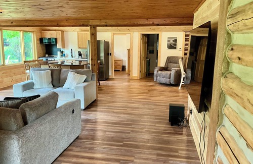Mayfield Cottage | Trout Hollow Waterfront Cabin 2 BR, Sleeps 6, Riverfront Hottub Traverse City Mi