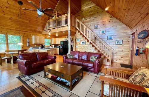 Lansing Cabin | Trout Lily Cabin - Lansing, NC