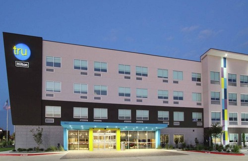 Bryan Hotel | Tru by Hilton Bryan College Station