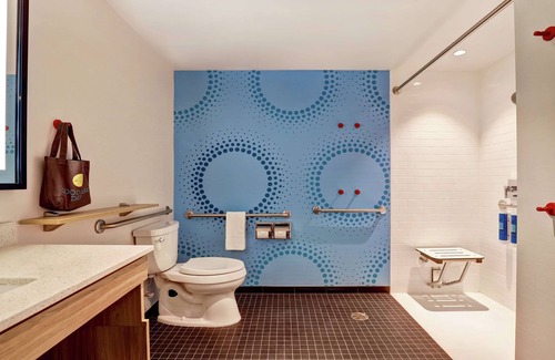Southwest Edmonton Hotel | TRU BY Hilton Edmonton Windermere